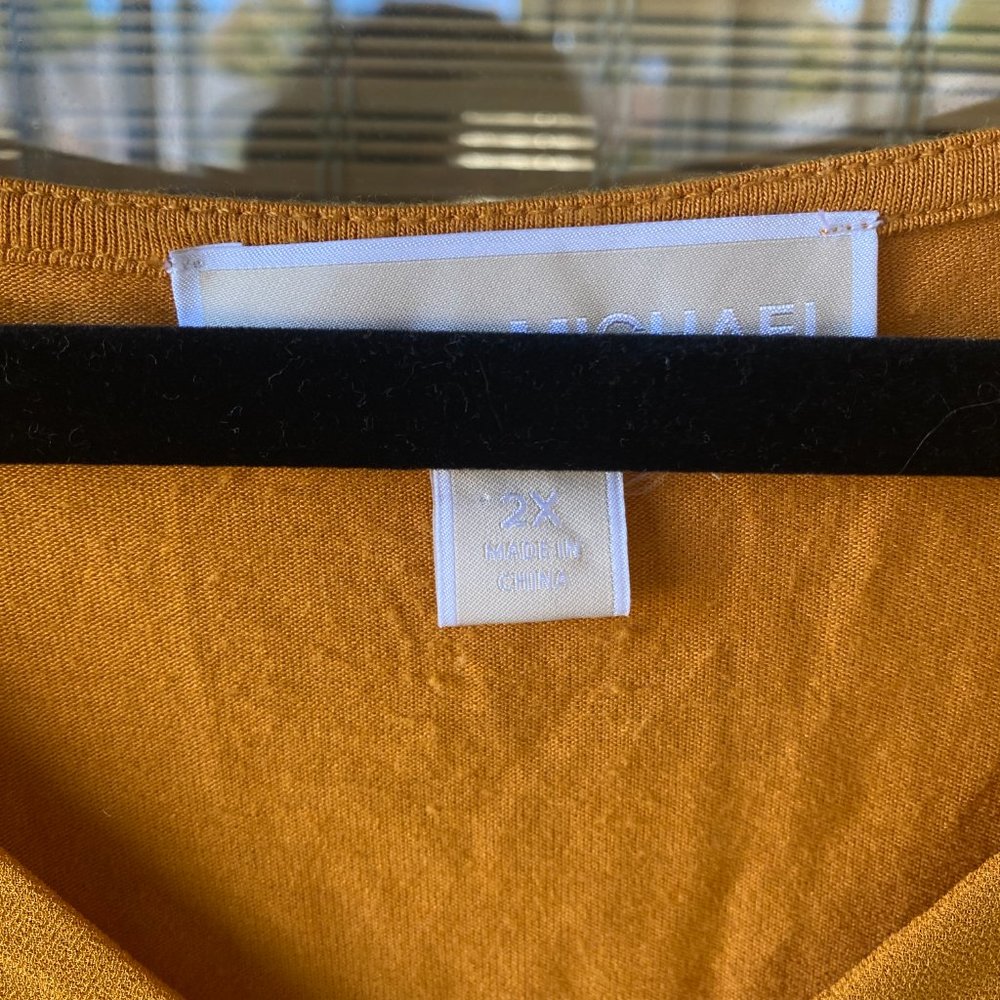 Michael Kors blouse. Size 2 - Picture 2 of 3